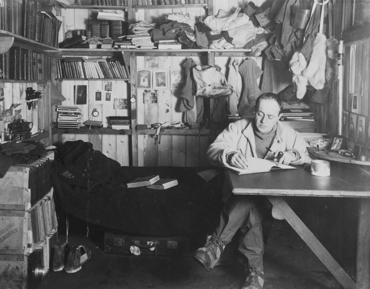 Scott kapitány a barlangjában a Winter Quartersben, a „Terra Nova” expedíció (1910–1913) során a Déli-sarkra, 1911 alkotó: Herbert Ponting