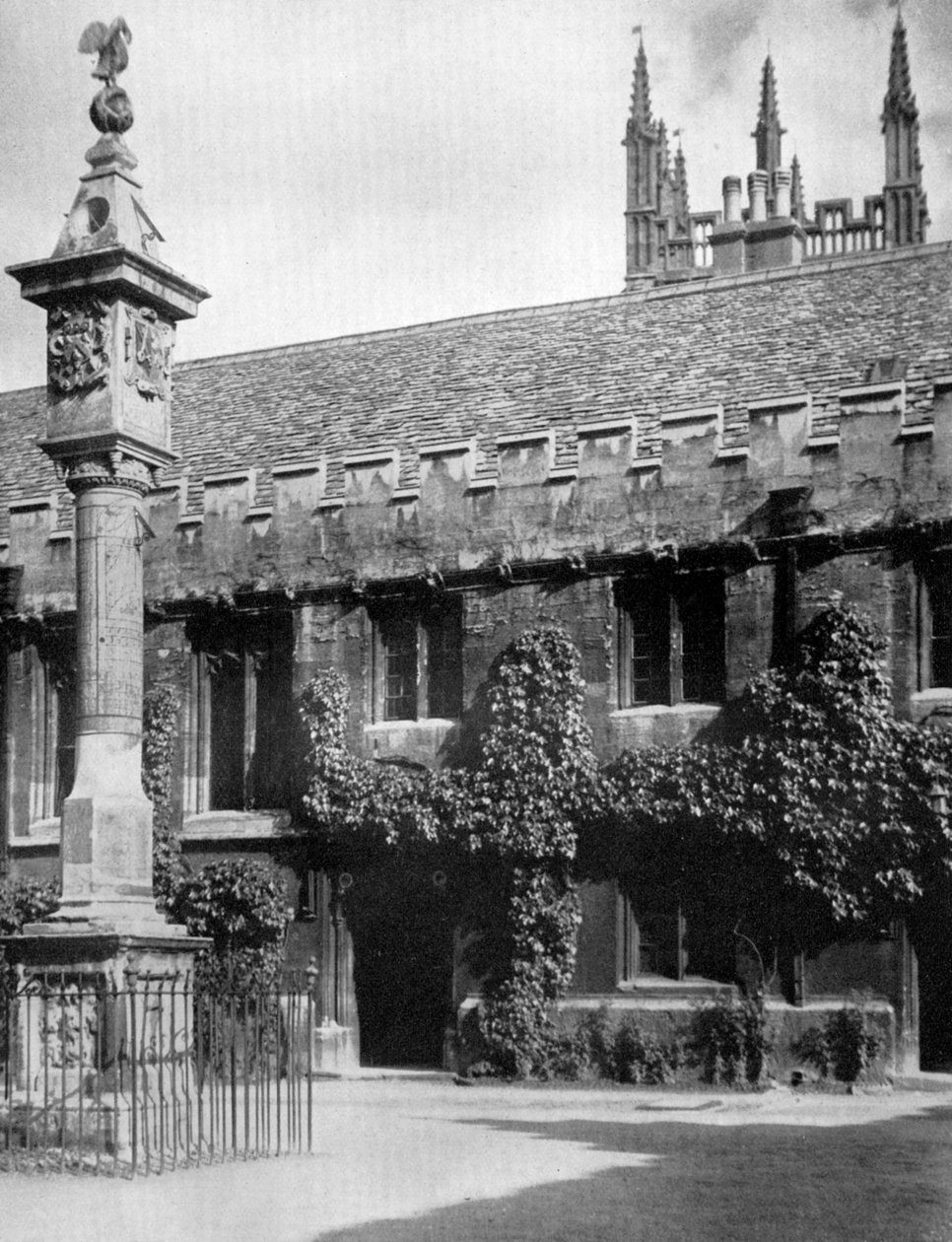 Napóra, Corpus Christi College, Oxford, Oxfordshire, 1924-1926 alkotó: Herbert Felton