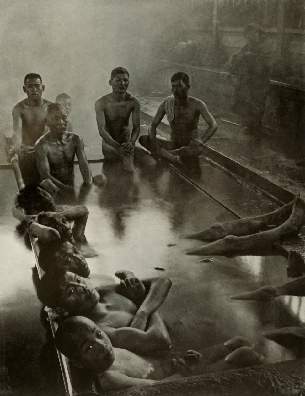 Egy nyilvános fürdő Kanawában, 1910. alkotó: Herbert Ponting
