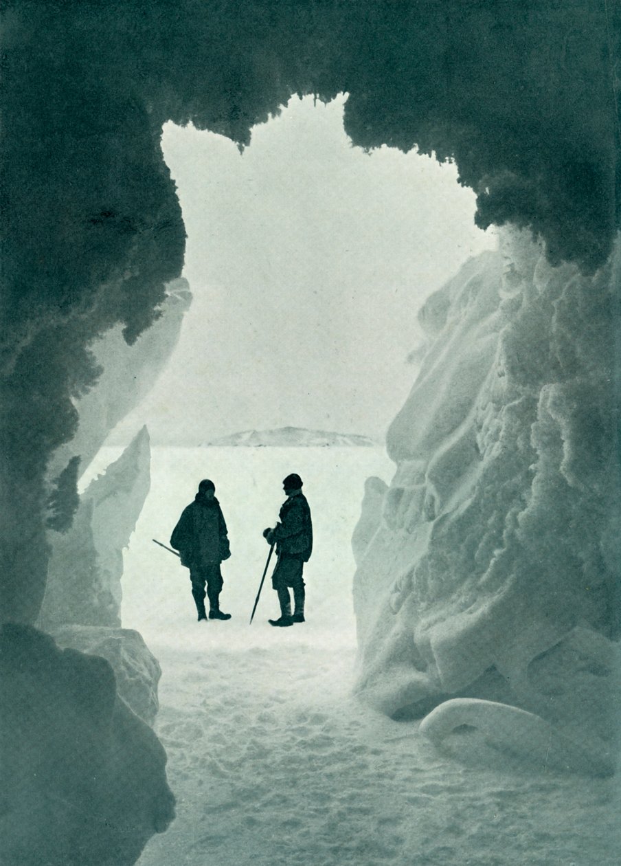 Jégbarlang – Sátorsziget a távolban Scott és Wright kapitány, c1911, 1913 alkotó: Herbert Ponting