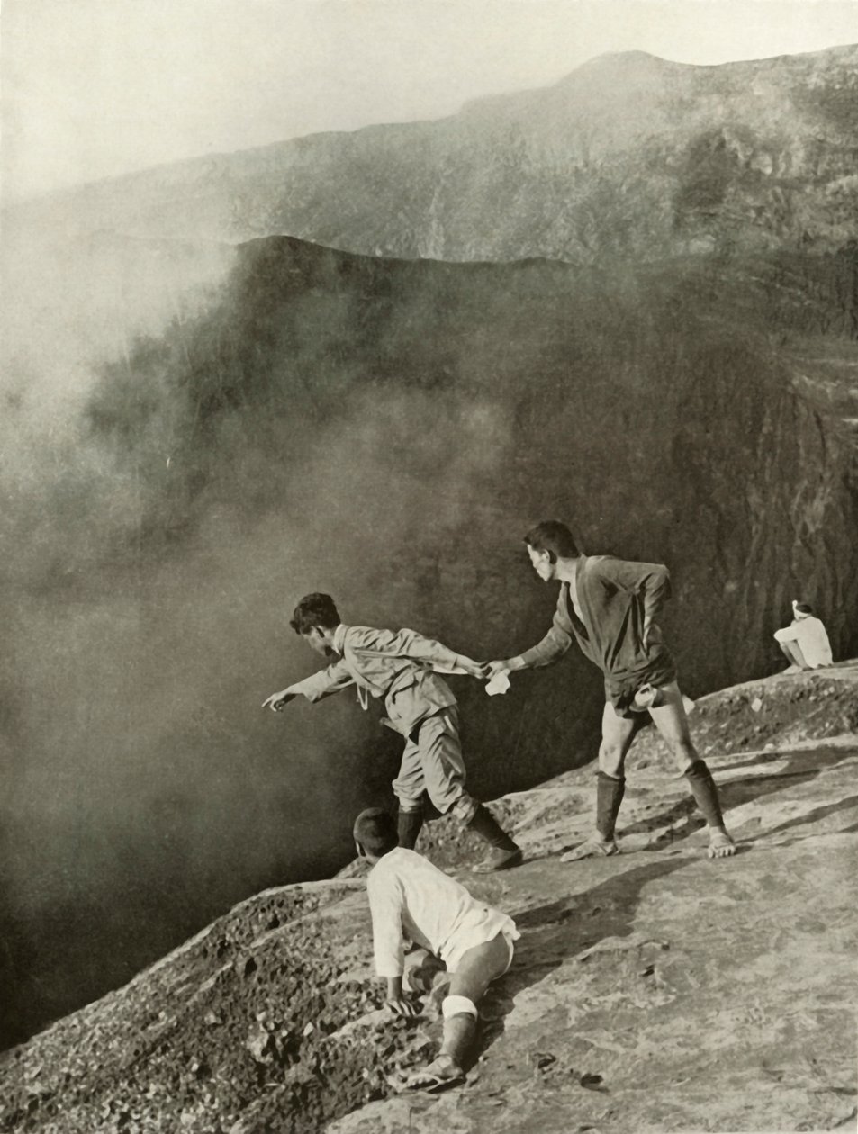 A Kráterek szélén, Aso-San, 1910. alkotó: Herbert Ponting