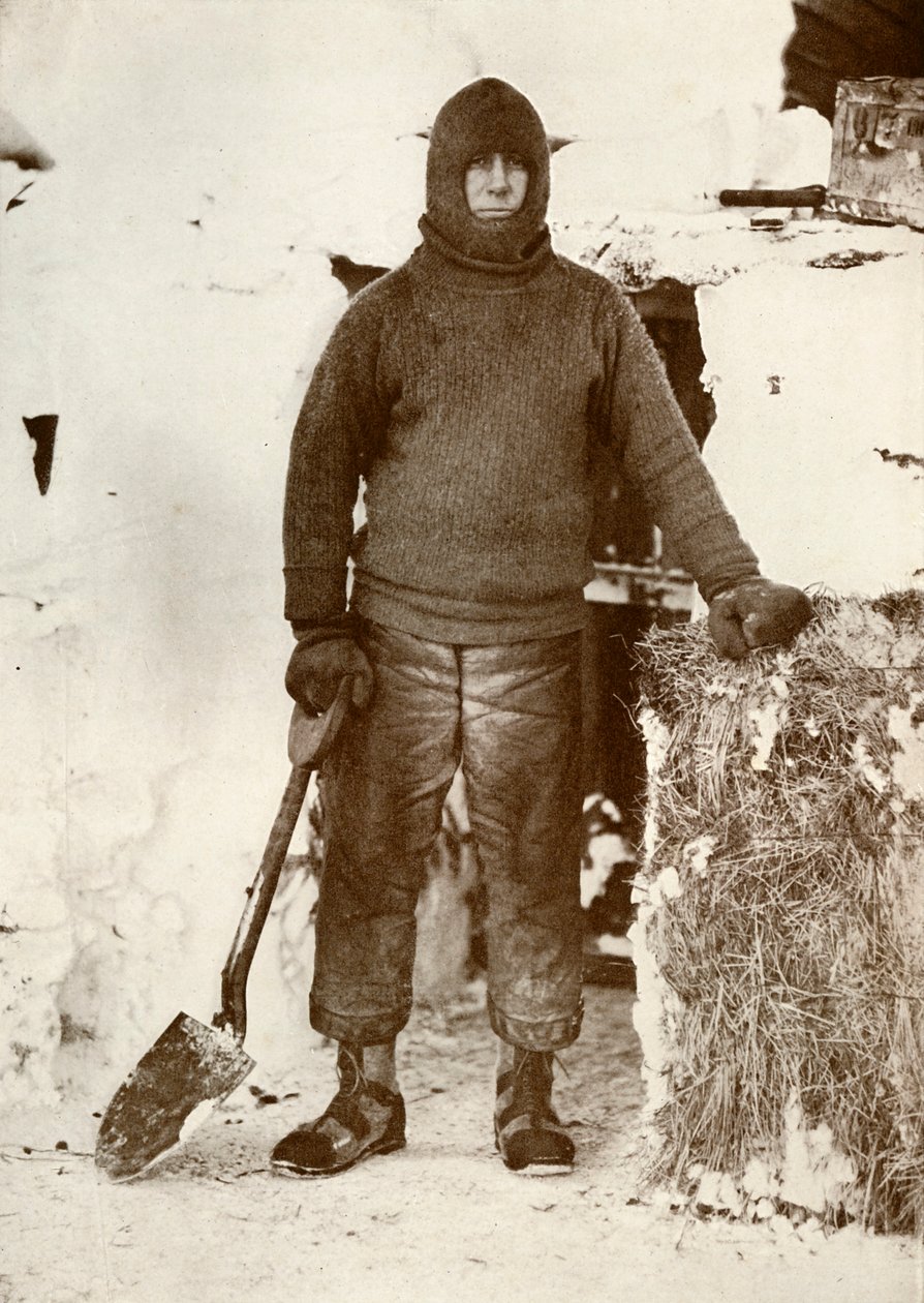 L. E. G. Oates kapitány az istállóajtó mellett, 1911. augusztus 30., 1913. alkotó: Herbert Ponting