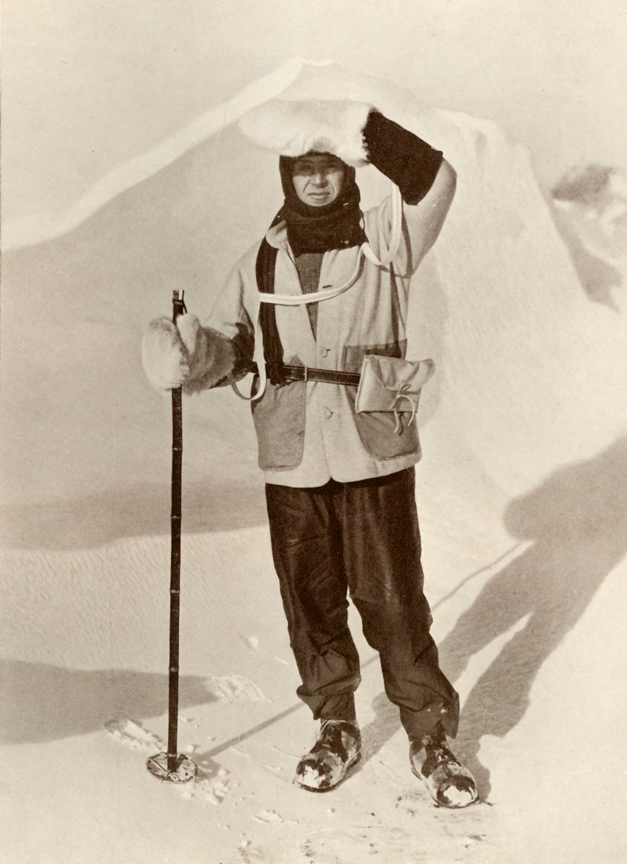 Scott kapitány a tárcát viseli, amelyben a szánkózási naplóit hordta, c1910-1911, 1913 alkotó: Herbert Ponting