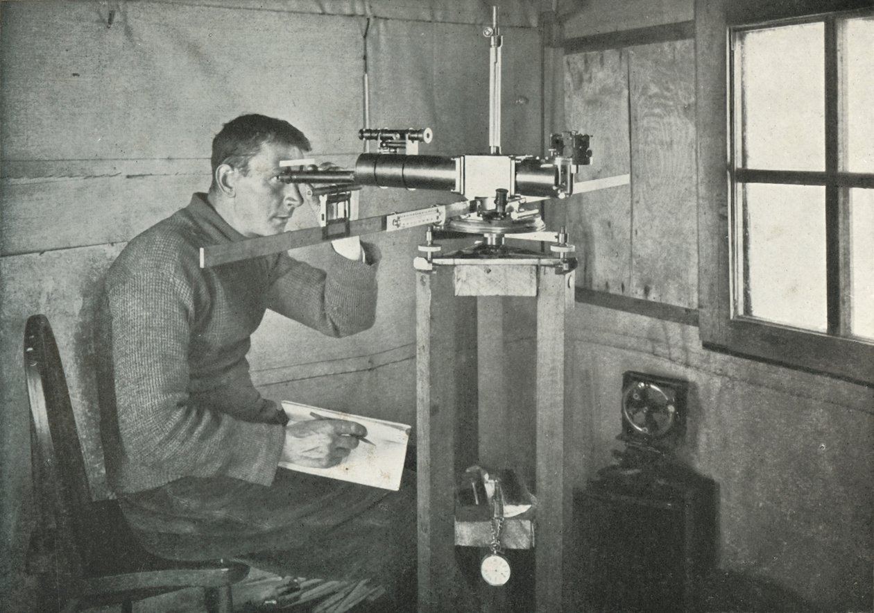 Dr. Simpson az Unifilar Magnetometernél, 1911, 1913 alkotó: Herbert Ponting
