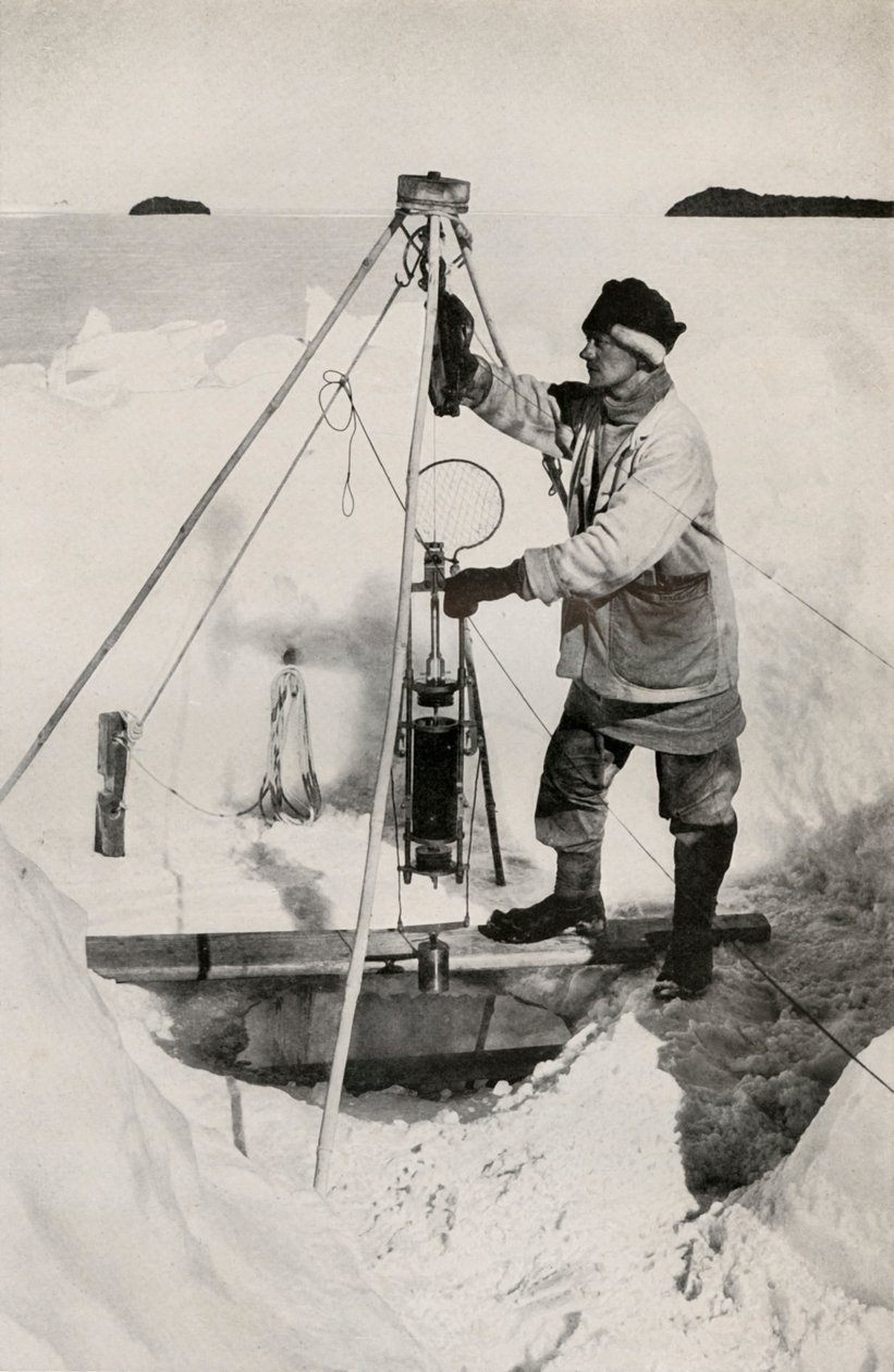 E. W. Nelson a Nansen-Petersen szigetelt vizespalackkal, c1911, 1913 alkotó: Herbert Ponting