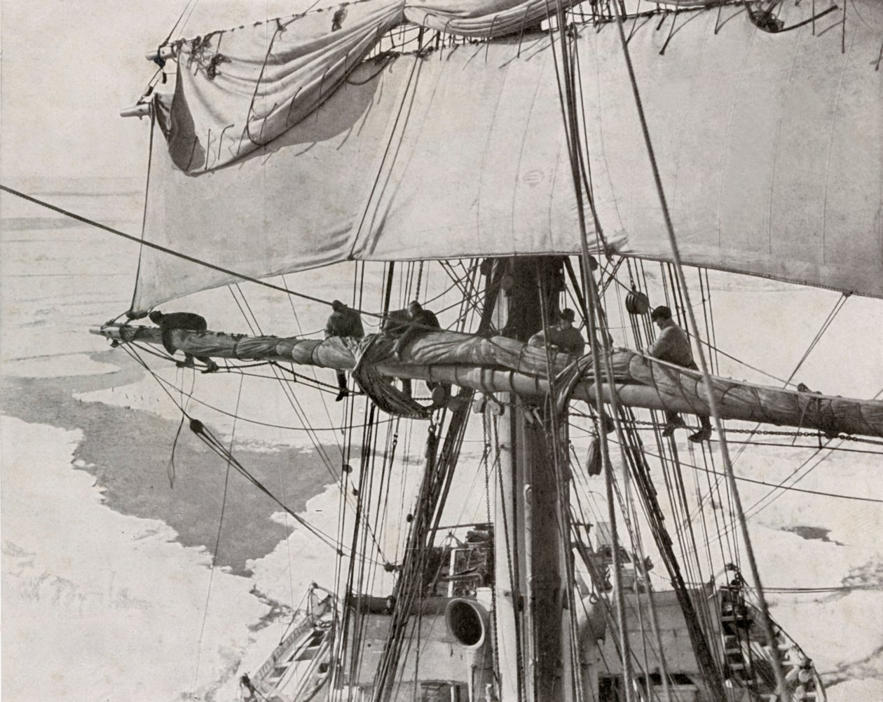 Furling Sail in the Pack, c19101913, 1913 alkotó: Herbert Ponting