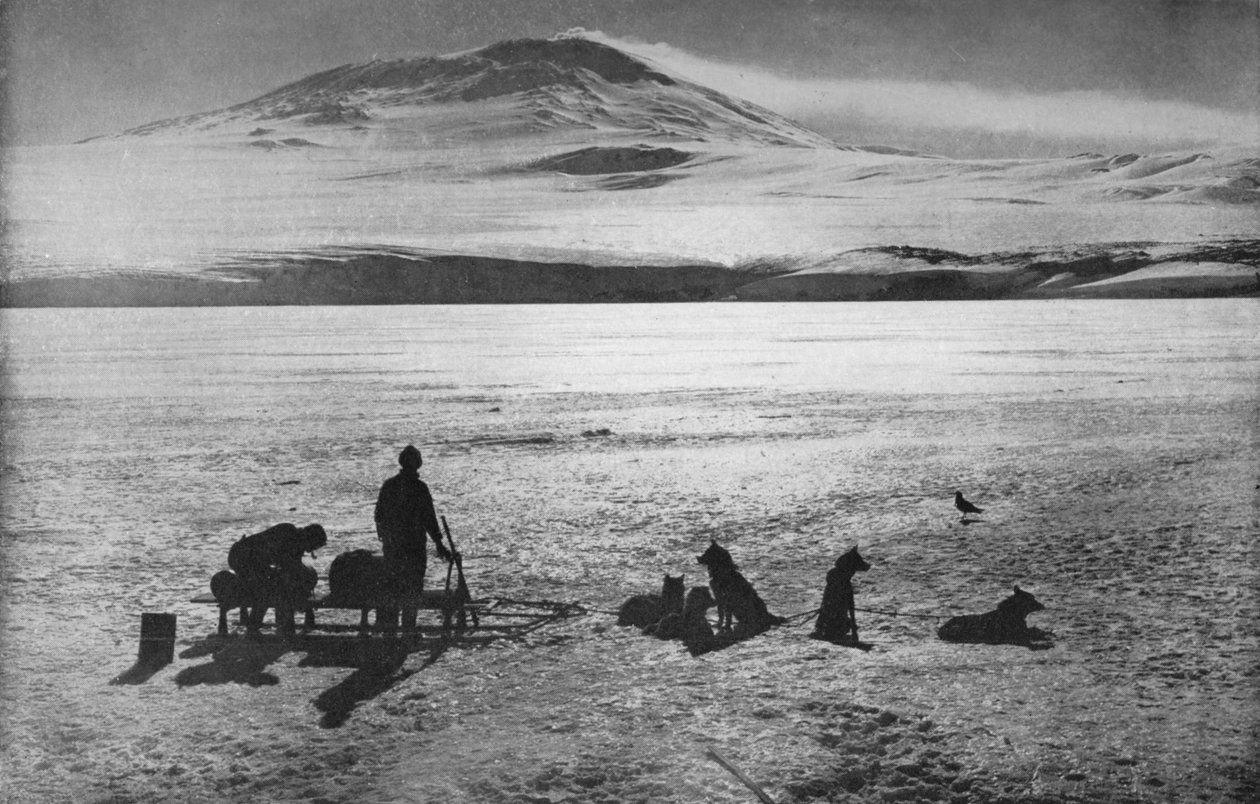 A tevékenység jeleit mutató Erebus-hegy, 1910, 1928 alkotó: Herbert Ponting
