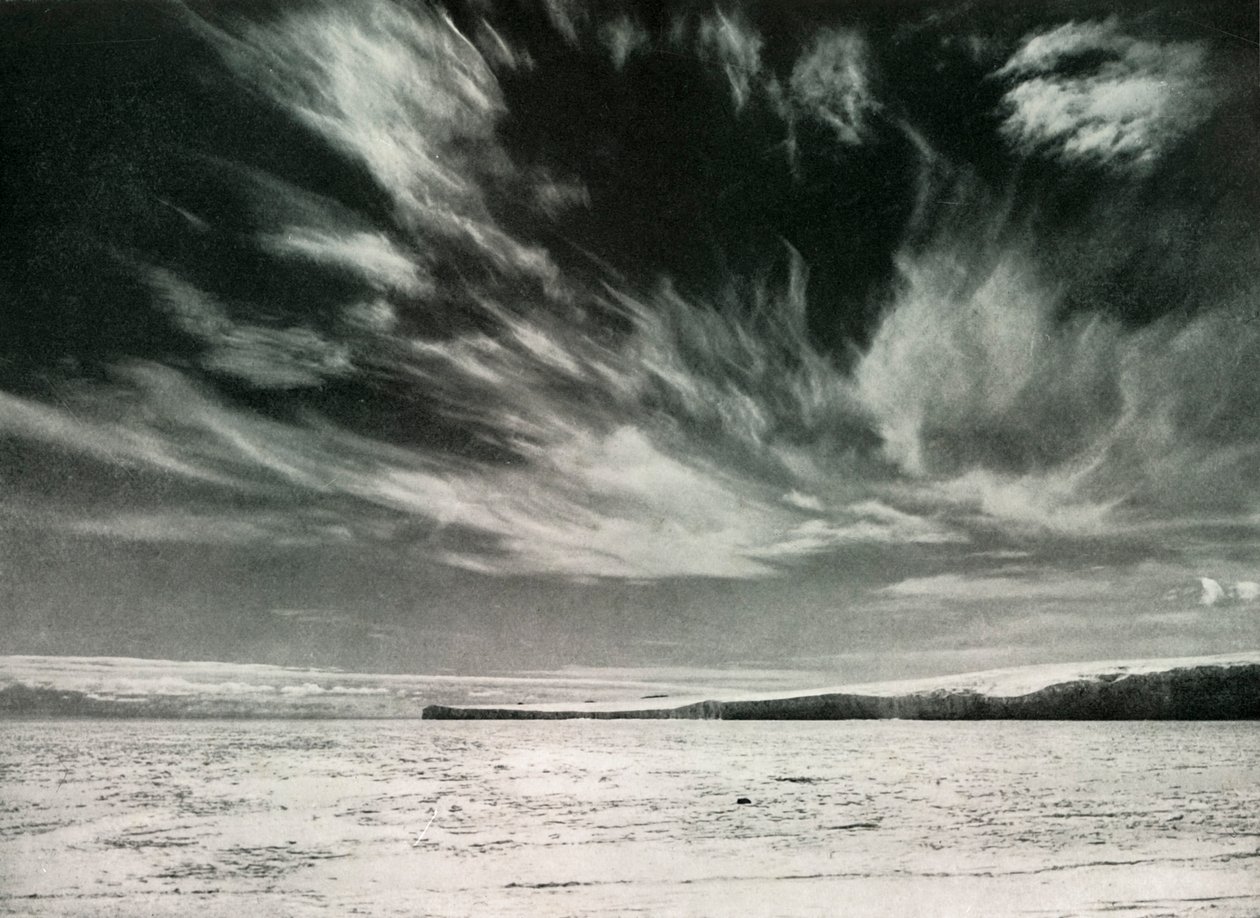 Figyelemre méltó cirrus felhők a Barne-gleccser felett, 1911. december 19., 1913 alkotó: Herbert Ponting