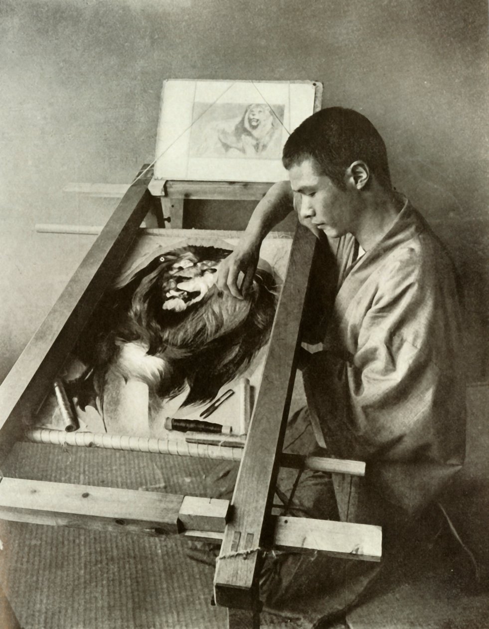 A hímző, 1910. alkotó: Herbert Ponting