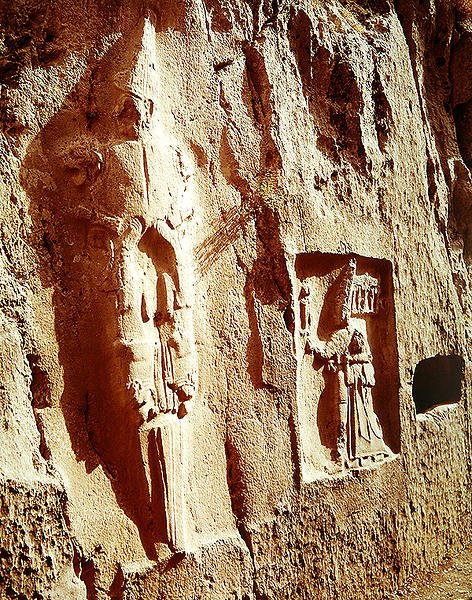 A kardisten és Tudhaliya IV egy Isten ölelésében alkotó: Hittite