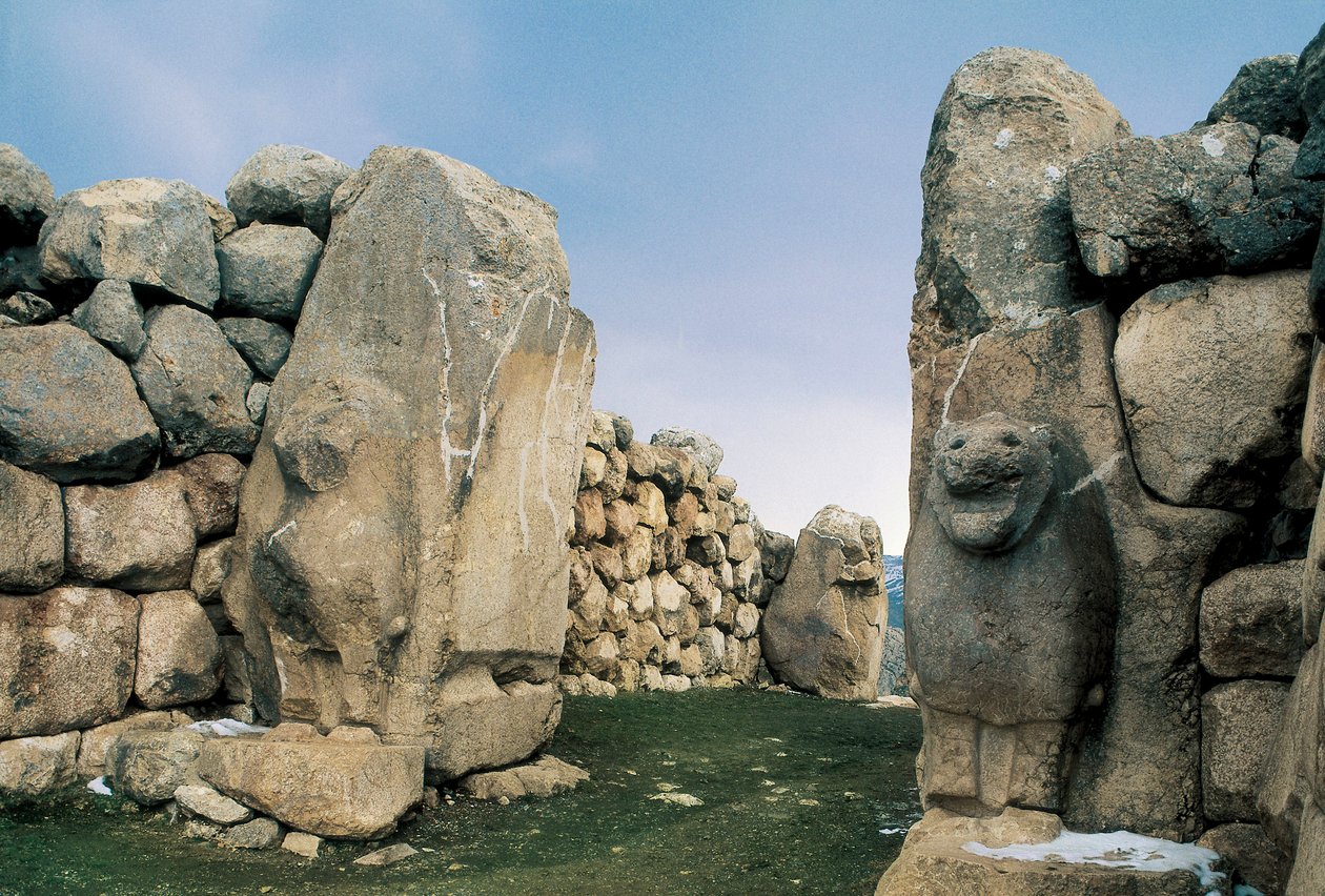 Kilátás az Oroszlánkapura, amely a Hettita Birodalom ősi fővárosának öt bejáratának egyike, Hattusha (ma Bogazkale), Törökország alkotó: Hittite
