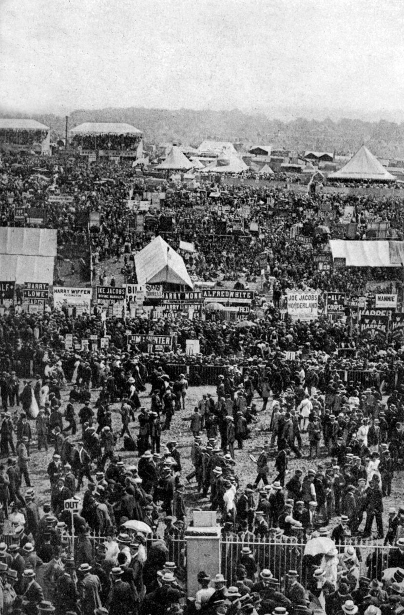 Crowds on Derby Day, Epsom Downs, Surrey, 1922 alkotó: Horace Walter Nicholls