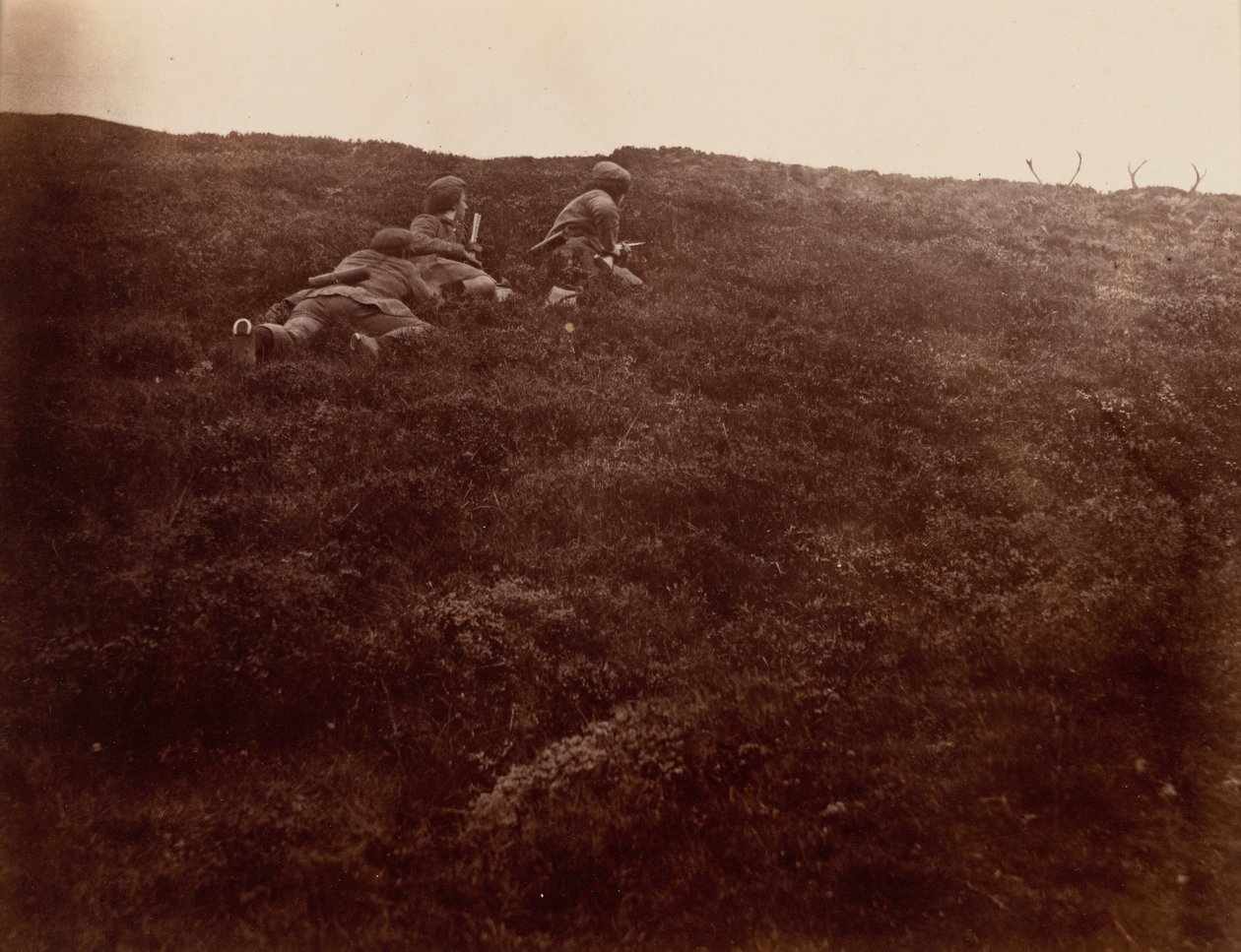 Horace és Edward szarvasokat becserkésznek,1856 (fotó) alkotó: Horatio Ross