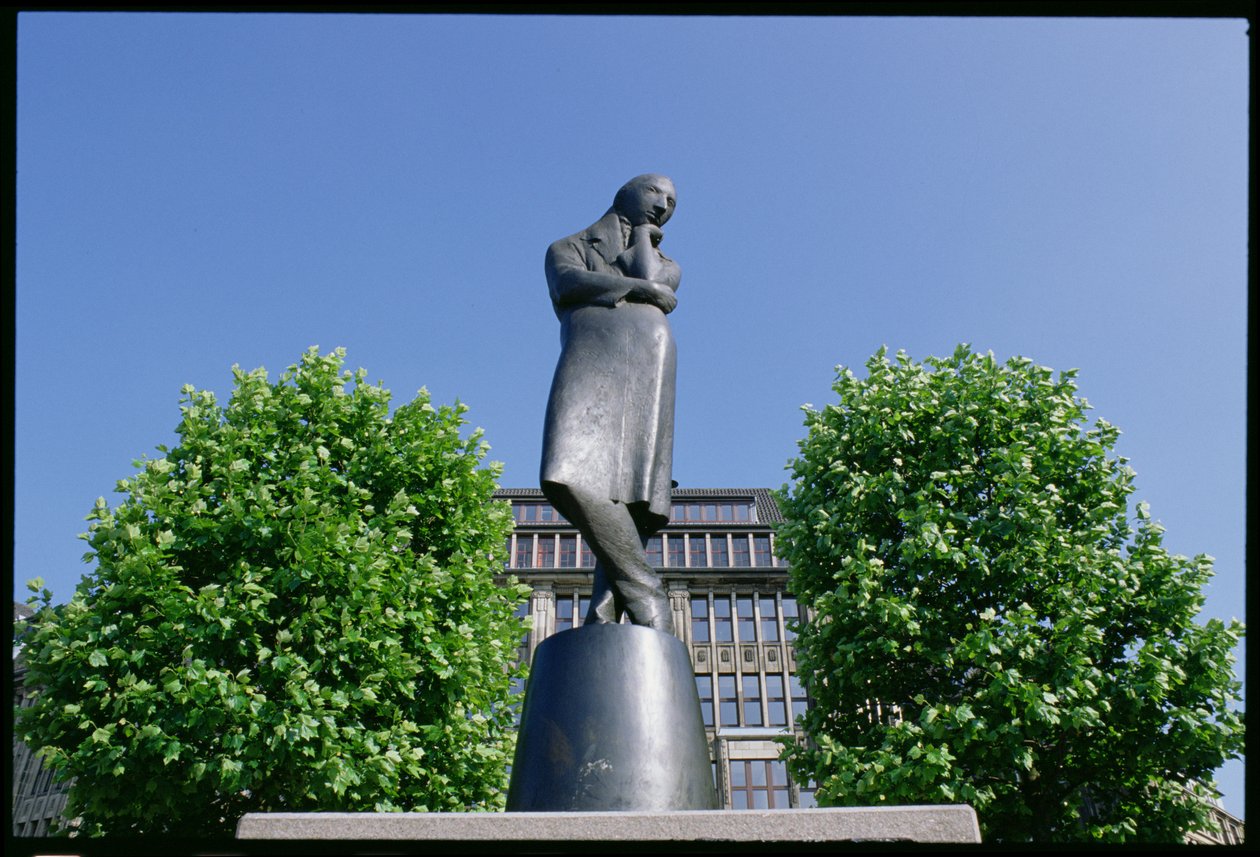 Heinrich Heine (1797-1856) emlékműve 1926-33 (bronz) alkotó: Hugo Lederer