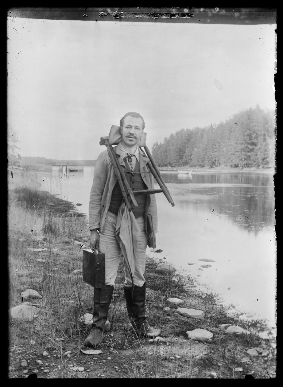 Hugo Simberg és festészeti kellékei Niemenlautában alkotó: Hugo Simberg