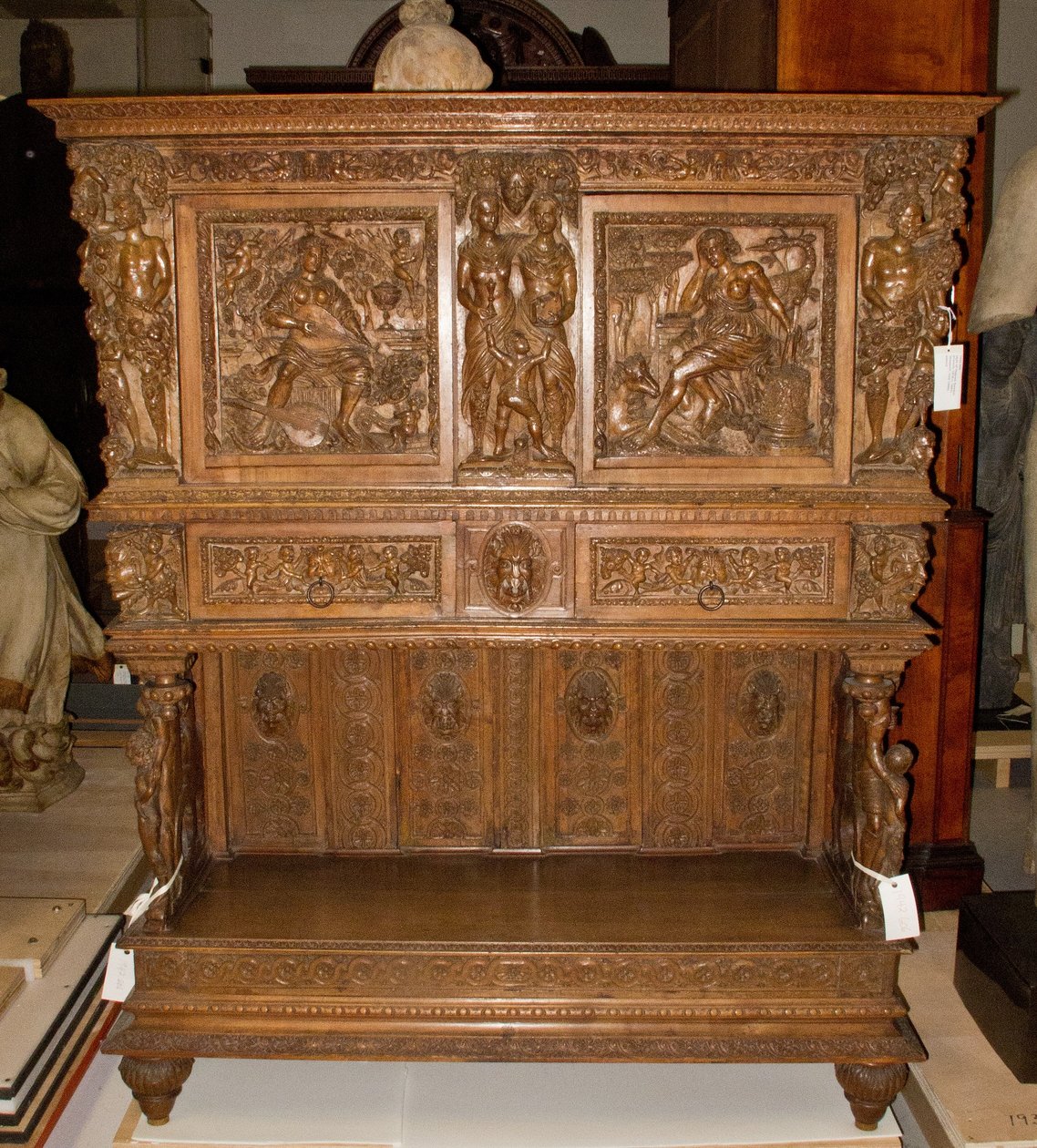 Dressoir, 1500-as évek közepe. alkotó: Hugues Sambin
