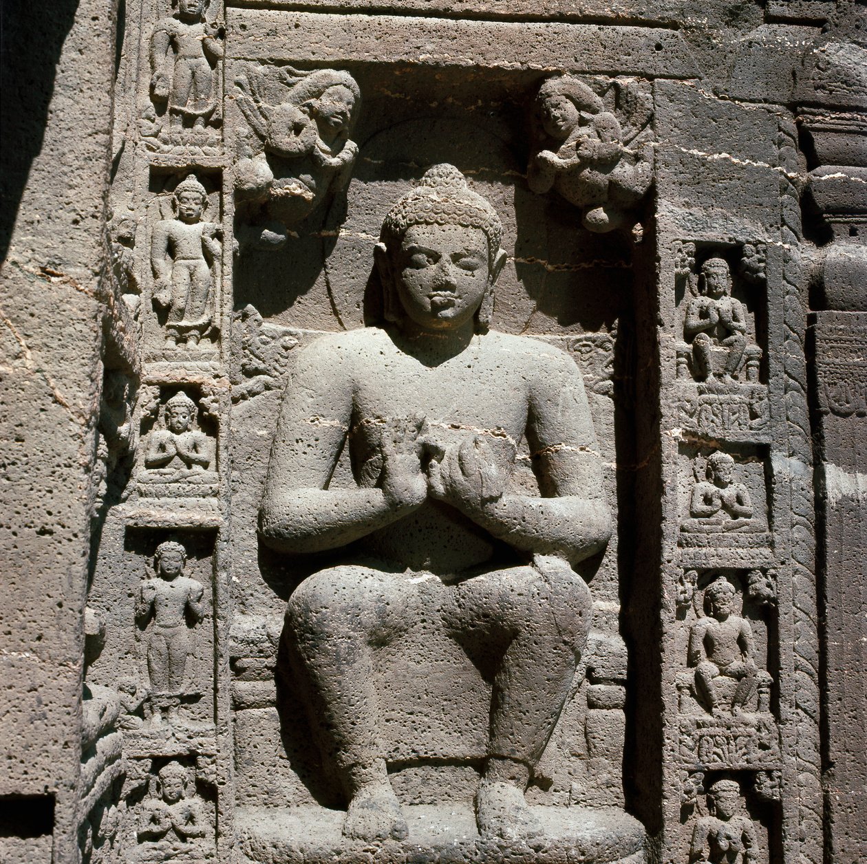 Buddha, faragott szobor a 19-es barlangban alkotó: Indian School