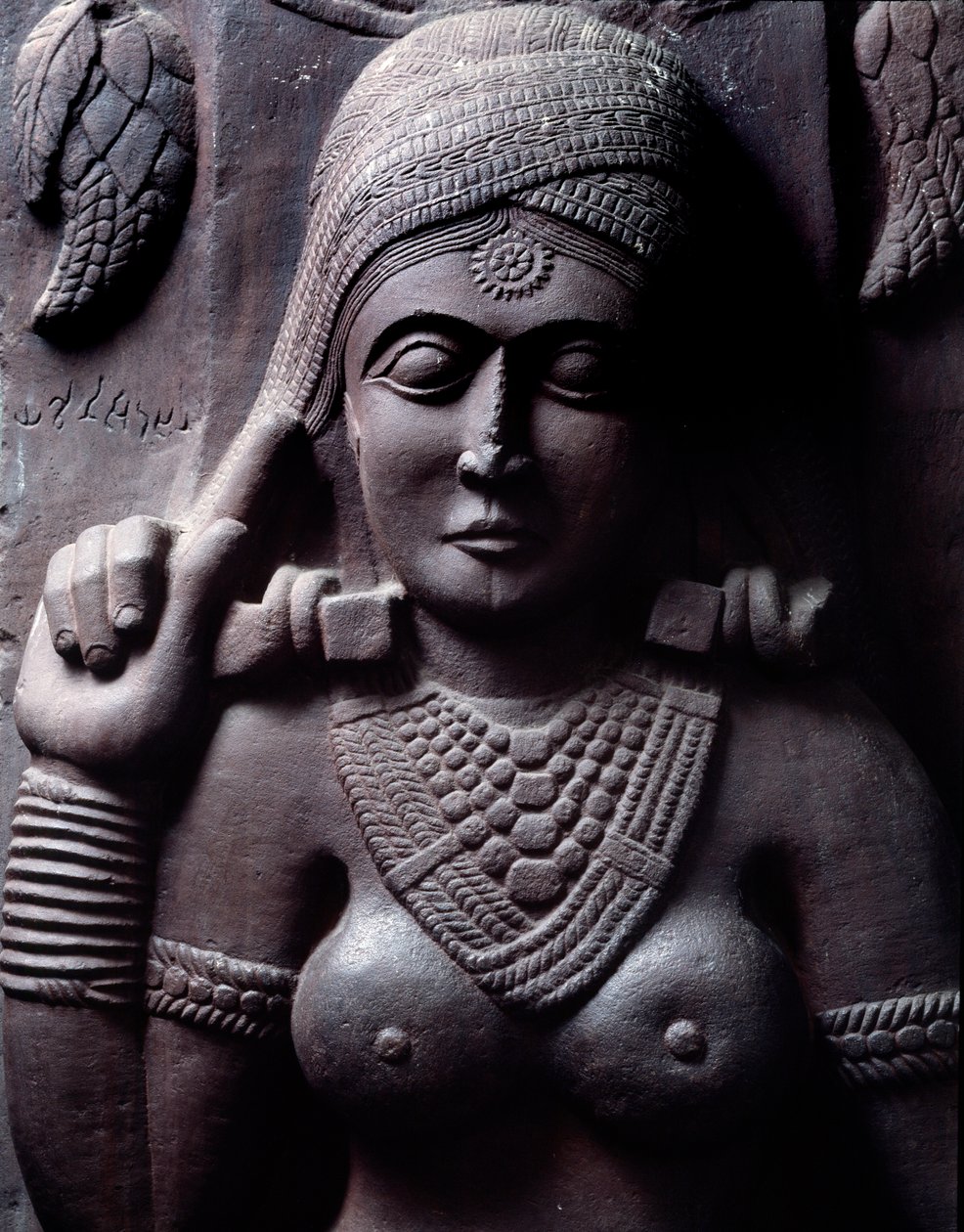 Buddhizmus: "" Sudarsana Yakshini"" részlet a bharhuti sztúpáról (Barhut, Barouth) Alacsony dombormű fekete kőből, Kr.e. 2. század (Kr. e. 2. század) - Kolkata, indiai múzeum alkotó: Indian School