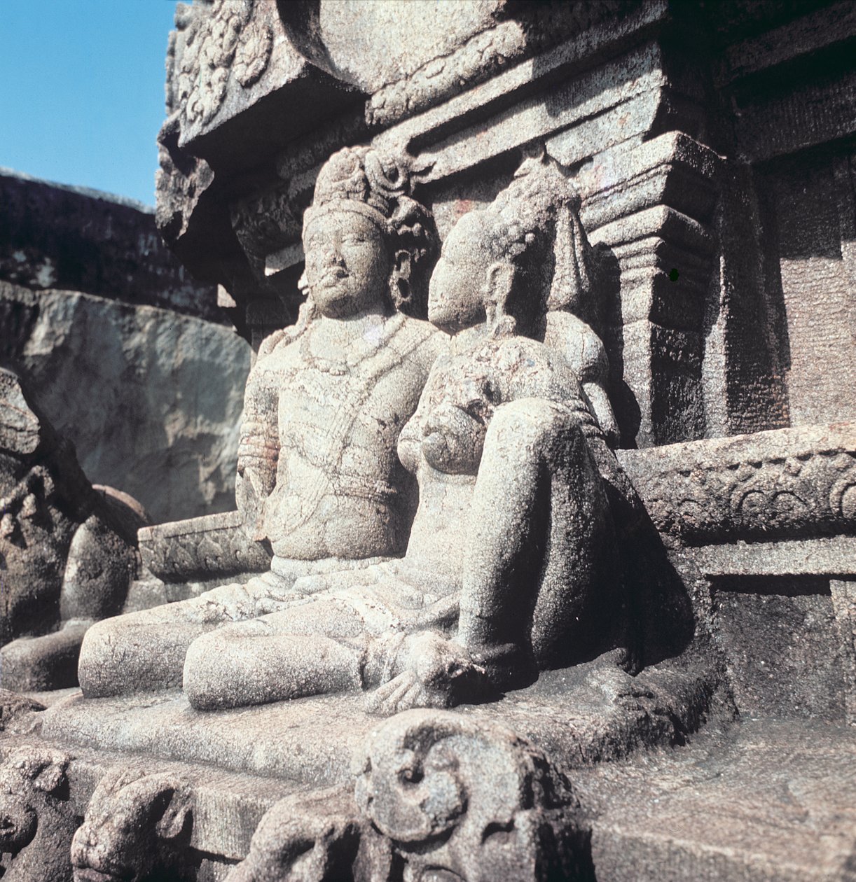 Siva és Parvati faragott figurái, i.sz. 800 körül alkotó: Indian School