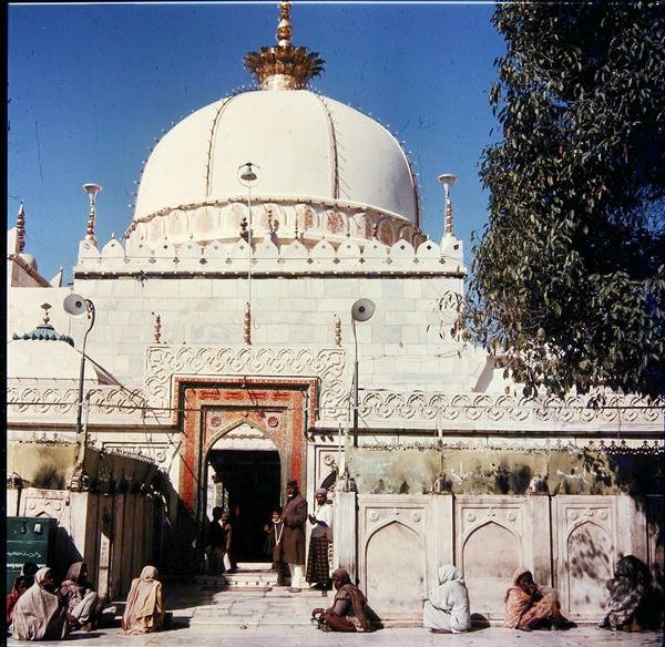 Dargarh Sharif of Khwajah Muin-ud-din Chishti, alapítva 1166-ban. alkotó: Indian School