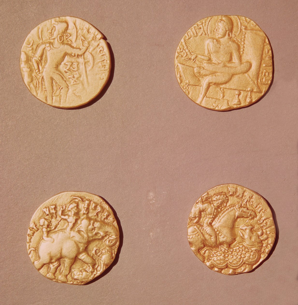 Samudragupta (335-375) és Kumargupta I (415-454) dinárja (arany) alkotó: Indian School