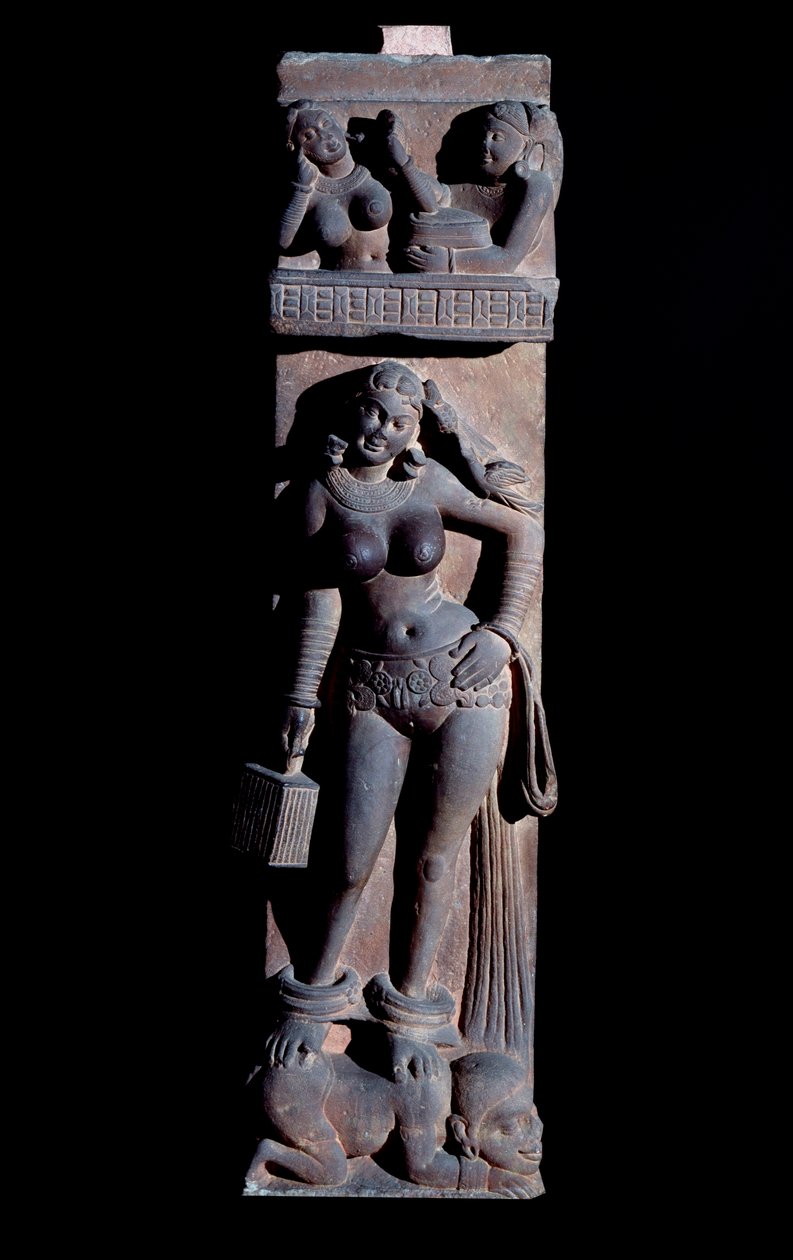 Hinduizmus: egy Yakshini (jaksi) természetszellem ábrázolása, kezében egy ketrec és egy papagáj, törpén áll - (A Yaksi papagájjal és kalitkával, törpén áll) Mathura szobra, gres (Mathura szobor , homokkő) 2. század (2. század alkotó: Indian School
