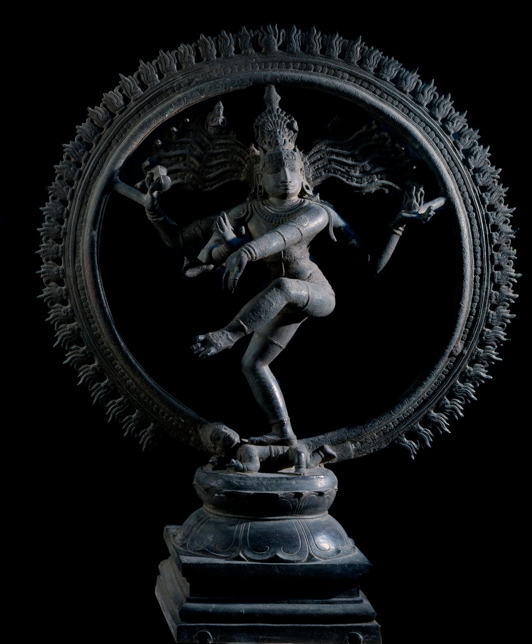 Hinduizmus: Shiva Nataraja isten ábrázolása, a tánc istene (Shiva Nataraja, a tánc ura) Bronz szobor 12. század (XII. század) Kolkata, indiai múzeum alkotó: Indian School