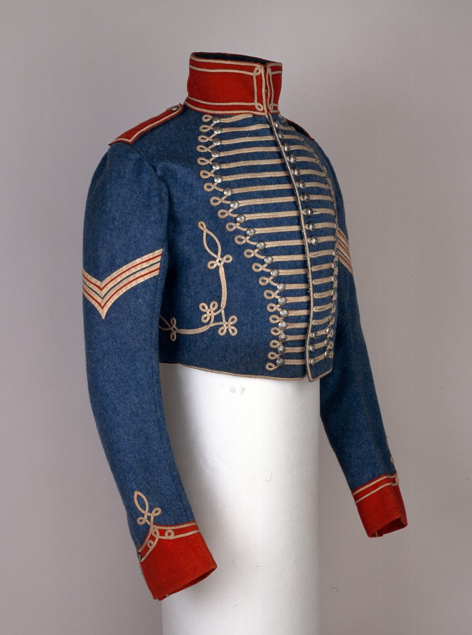 Indiai altiszt rövid, telt ruhás frogded kabátja, 6. Bengáli könnyűlovasság, 1825 körül alkotó: Indian School