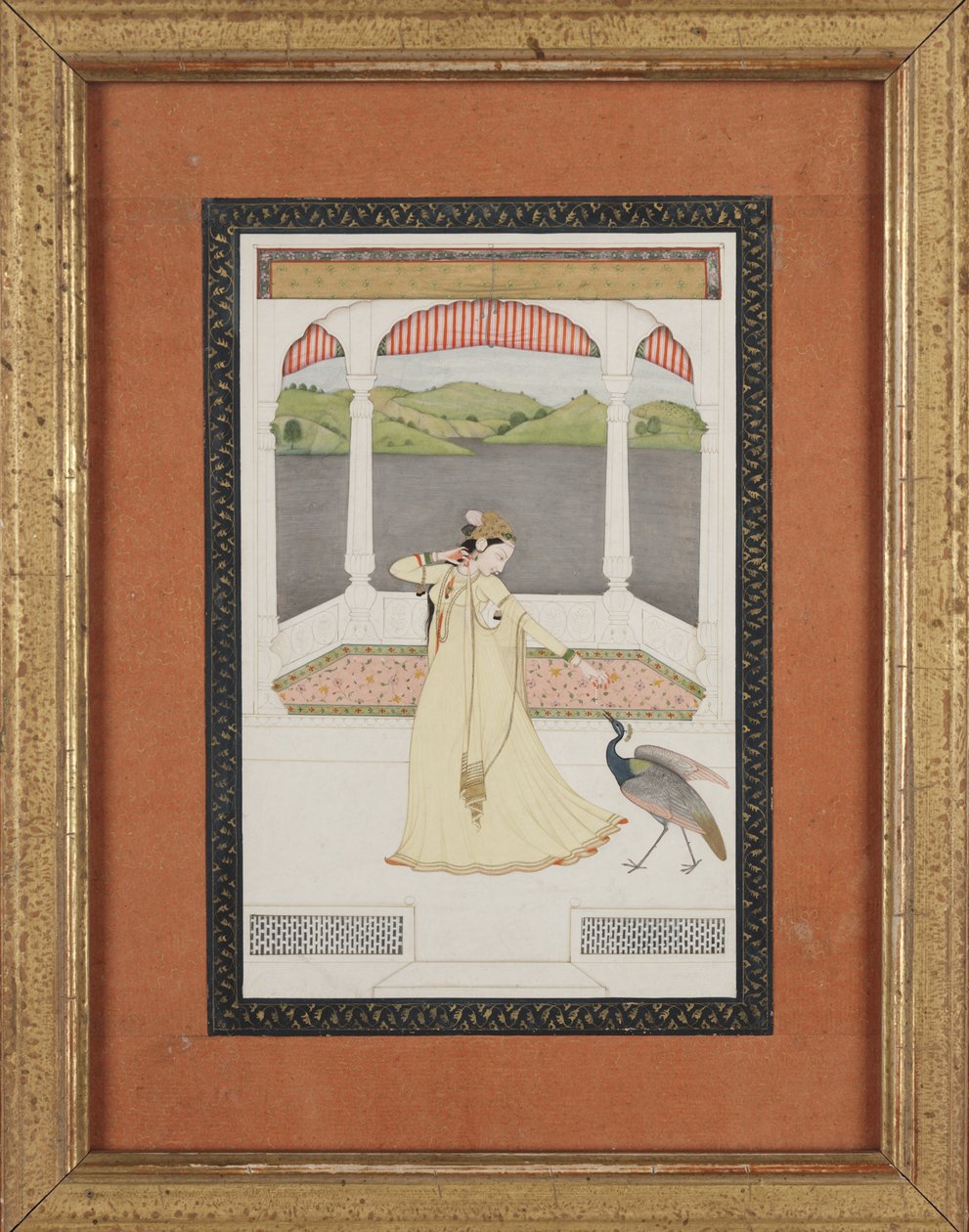 Pávát csábító hölgy gyöngysorral, 1800 körül (guache és arany papíron) alkotó: Indian School