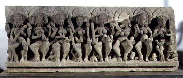 Siva és a hét anyaistennőt ábrázoló szemöldök, Gurjara-Pratihara dinasztia, Allahabad (kő) alkotó: Indian School