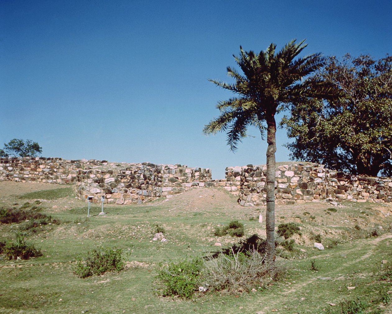 A Cyclopean Wall, Kr. e. 5. század alkotó: Indian School