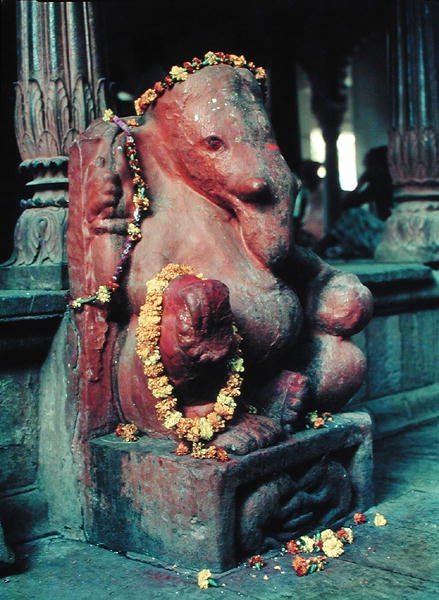 Az elefánt isten, Ganesh (festett kő) alkotó: Indian School