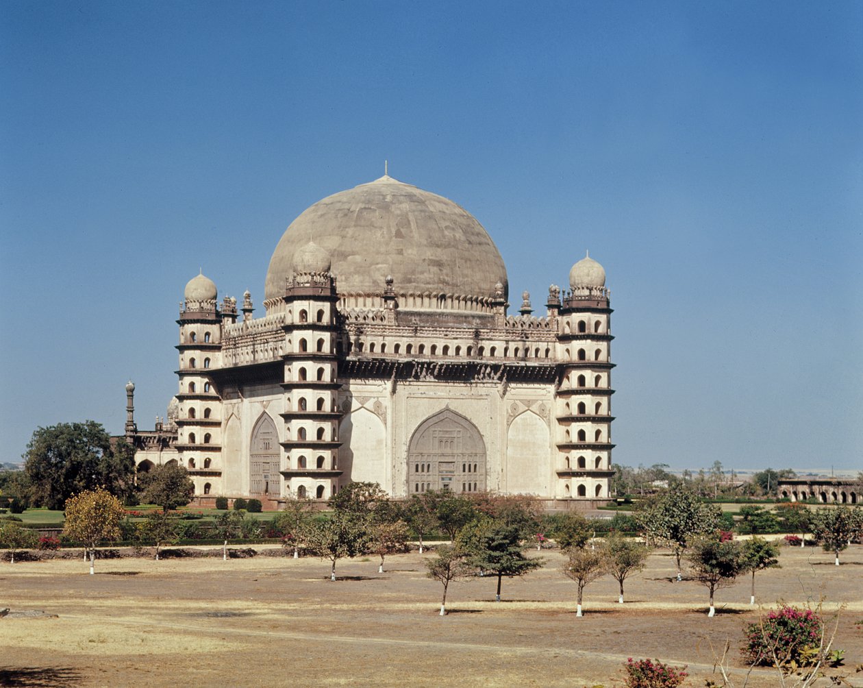 Kilátás a Gol Gumbazra, II. Mohammed Adil Shah (1627-57) mauzóleumára, 1659-ben épült alkotó: Indian School