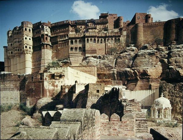 Kilátás az 1459-ben épült Mehrangarh-erődre alkotó: Indian School