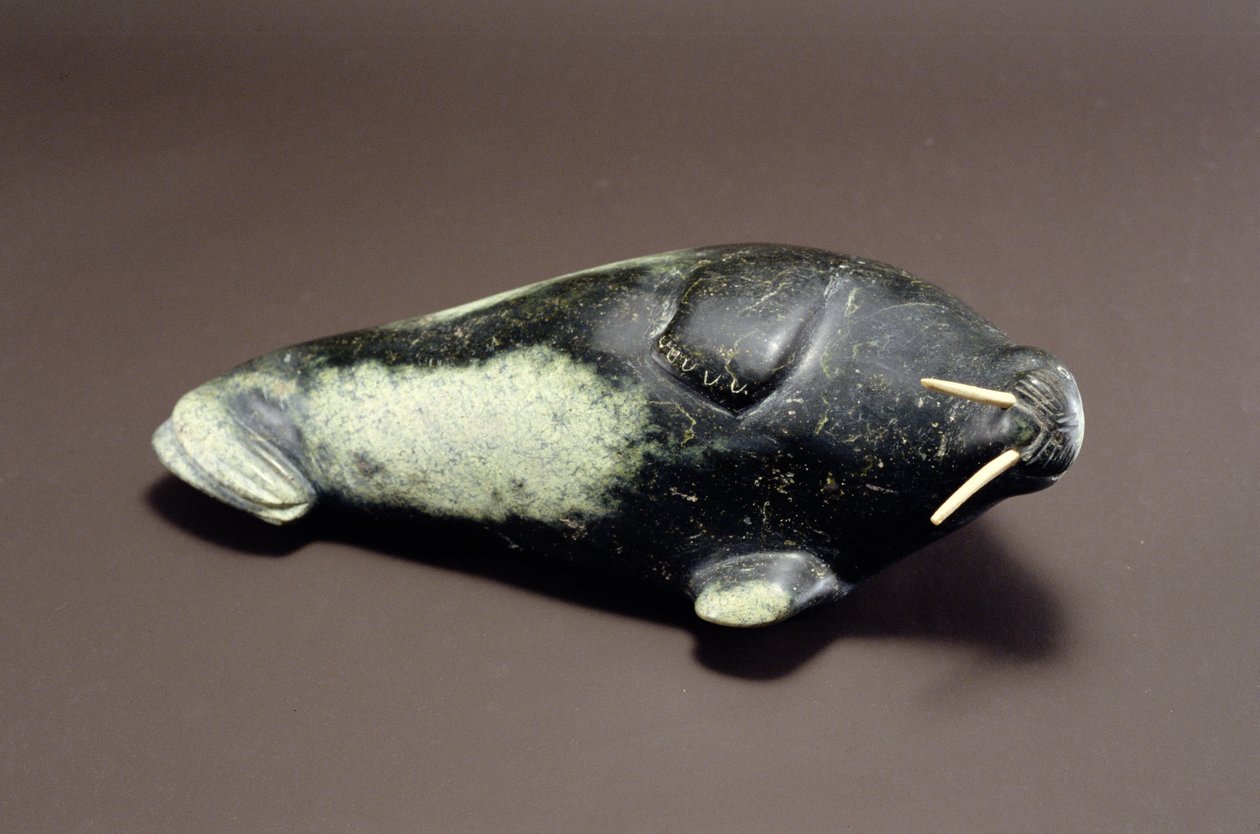 Rozmár, a Dorset-fokról (szappankő) alkotó: Inuit School