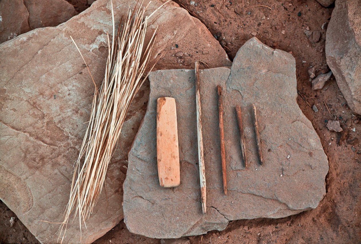 Anasazi szerszámok egy sziklán Grand Gulch-ban, Utah állam, 2009 (fotó) alkotó: Ira Block