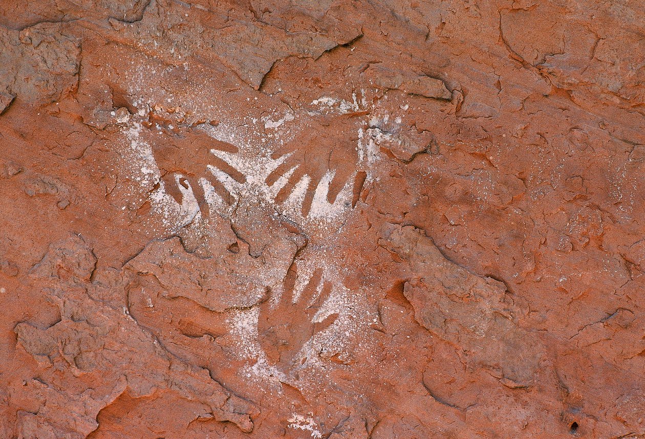 Ősi anasazi sziklarajzok, egy kézlenyomat Grand Gulch-ban, Utah államban alkotó: Ira Block