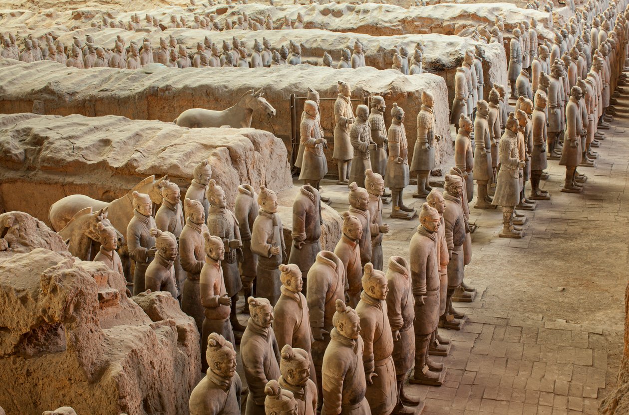 A Terra Cotta Harcos Múzeumban, a különböző harcosok jelenetei a Pit 1 területen., 2009 (fotó) alkotó: Ira Block