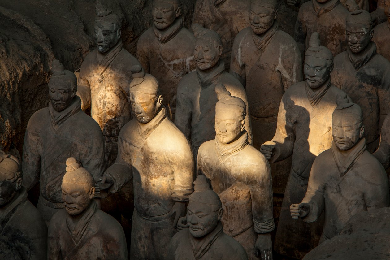 A Terra Cotta Harcos Múzeumban, a különböző harcosok jelenetei a Pit 1 területen., 2009 (fotó) alkotó: Ira Block