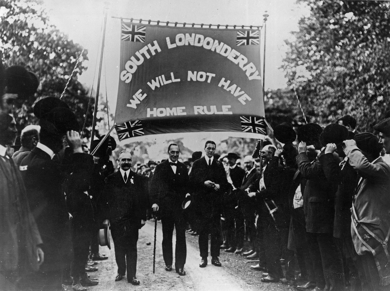 Sir Edward Carson egy dél-londonderryi szakszervezeti felvonuláson alkotó: Irish Photographer