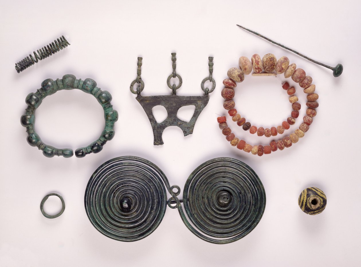 Ékszereket találtak egy női sírban a kelta Hallstattban alkotó: Iron Age