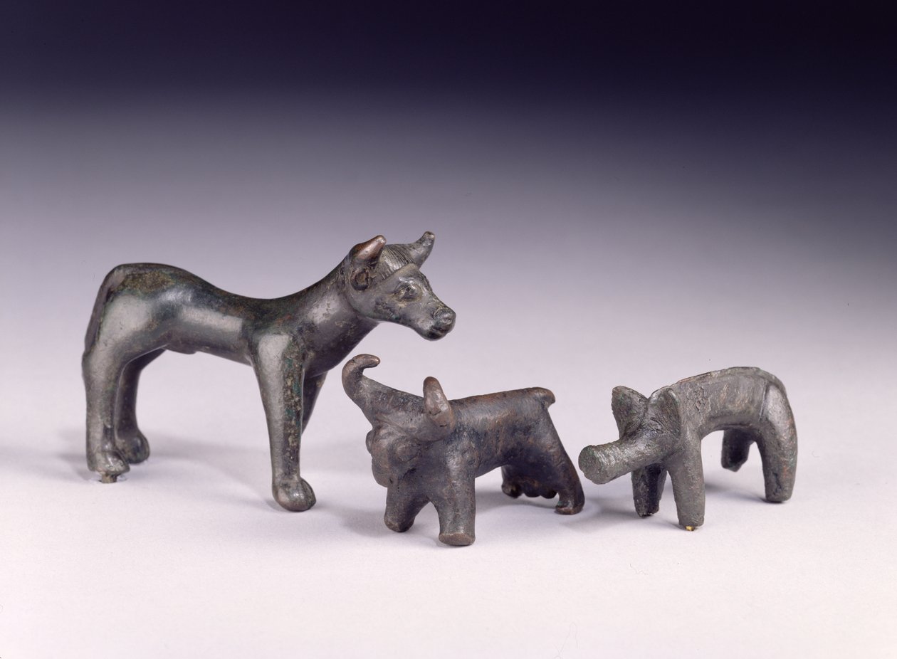 Két bika, Magyarországról és egy vaddisznó, a Gower-barlangból, Rhossilly, Dél-Wales, vaskori (bronz) alkotó: Iron Age