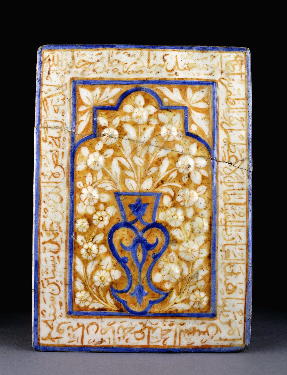 Egy csempe Timurid szultán "Abu Sa"id épületéből, stilizált vázával, amely fehér virágszórókat bocsát ki, kb. 1455-6 alkotó: Islamic School