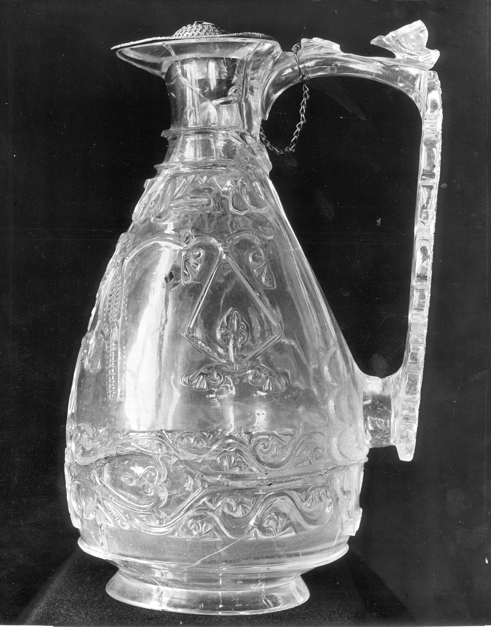 Ewer madarakkal a Saint-Denis kincstárból, egyiptomi, fatimid időszak, 10. század vége (hegyikristály) alkotó: Islamic School