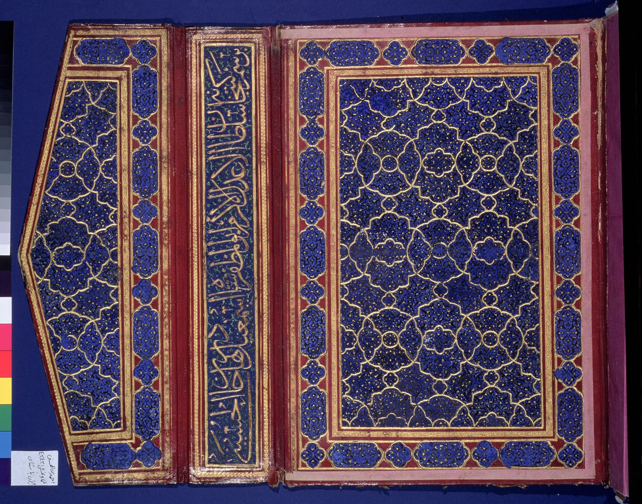 Korán-tok belső oldala thult felirattal a kötésen (bőr) (lásd: 181735) alkotó: Islamic School