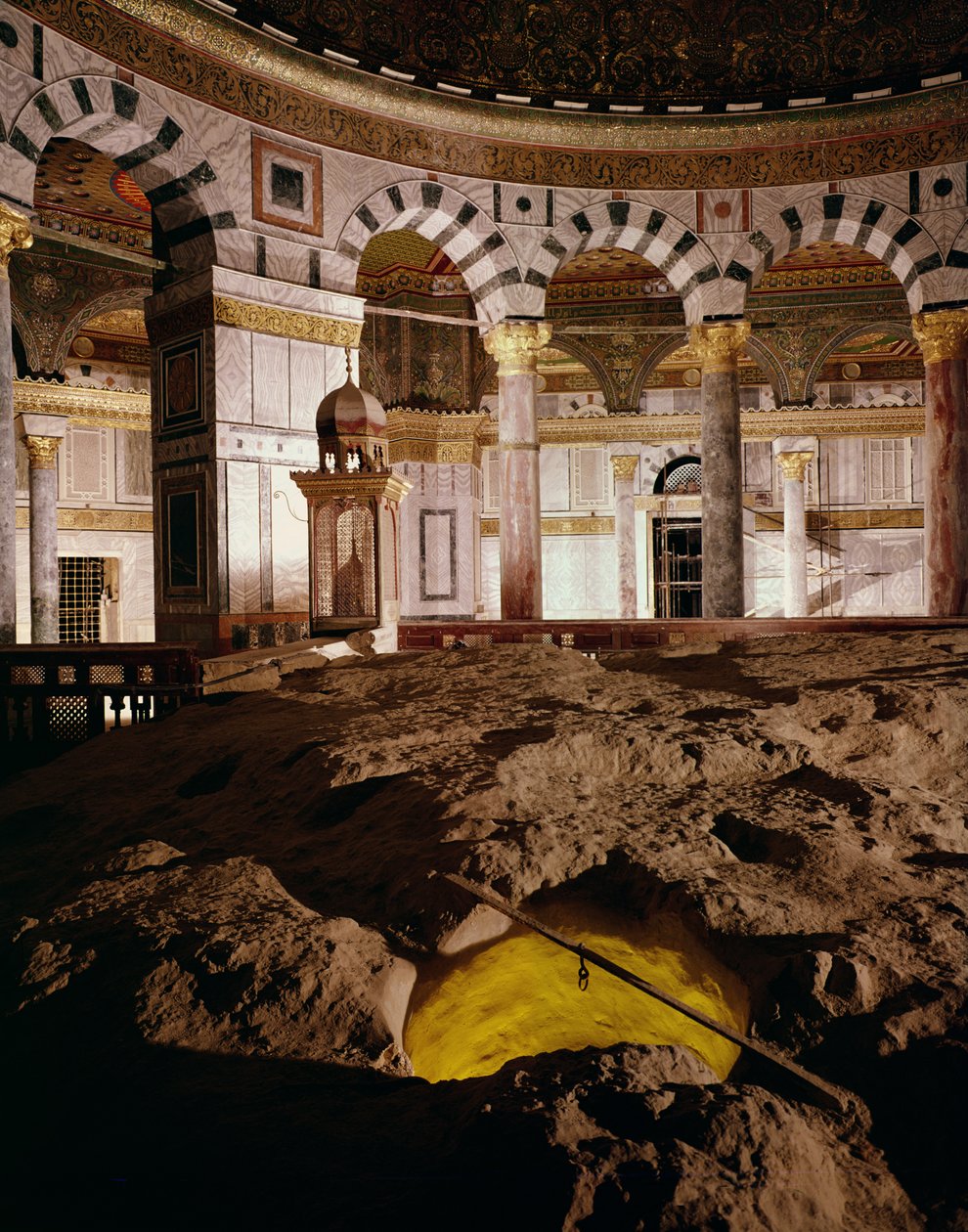 A mecset belső nézete alkotó: Islamic School