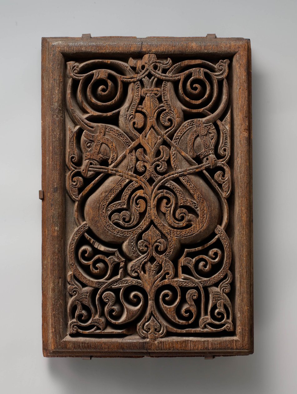 Panel lófejekkel alkotó: Islamic School