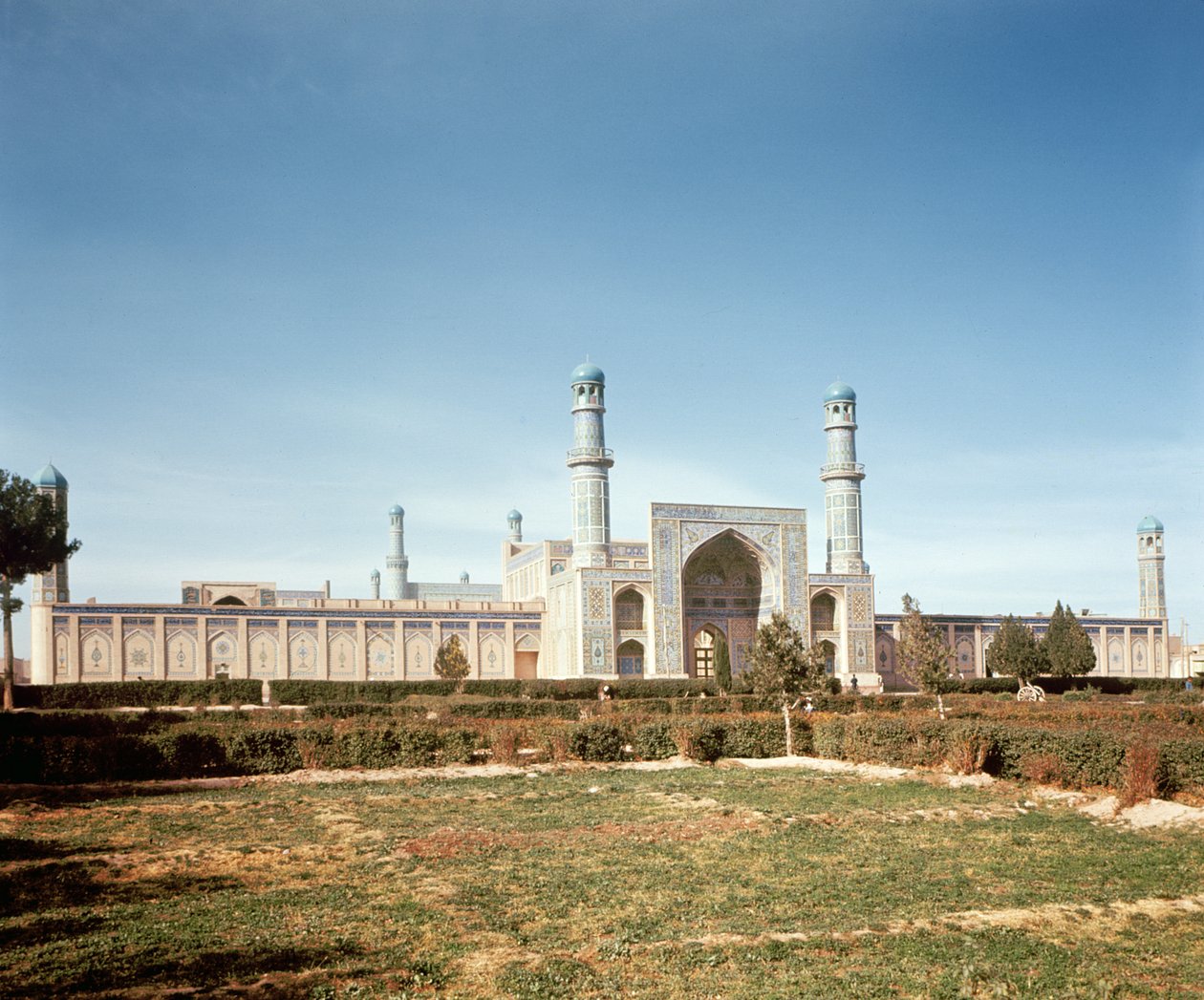 Az 1200-ban alapított, 1498-ban újjáépített Masjid-i Jami vagy pénteki mecset alkotó: Islamic School