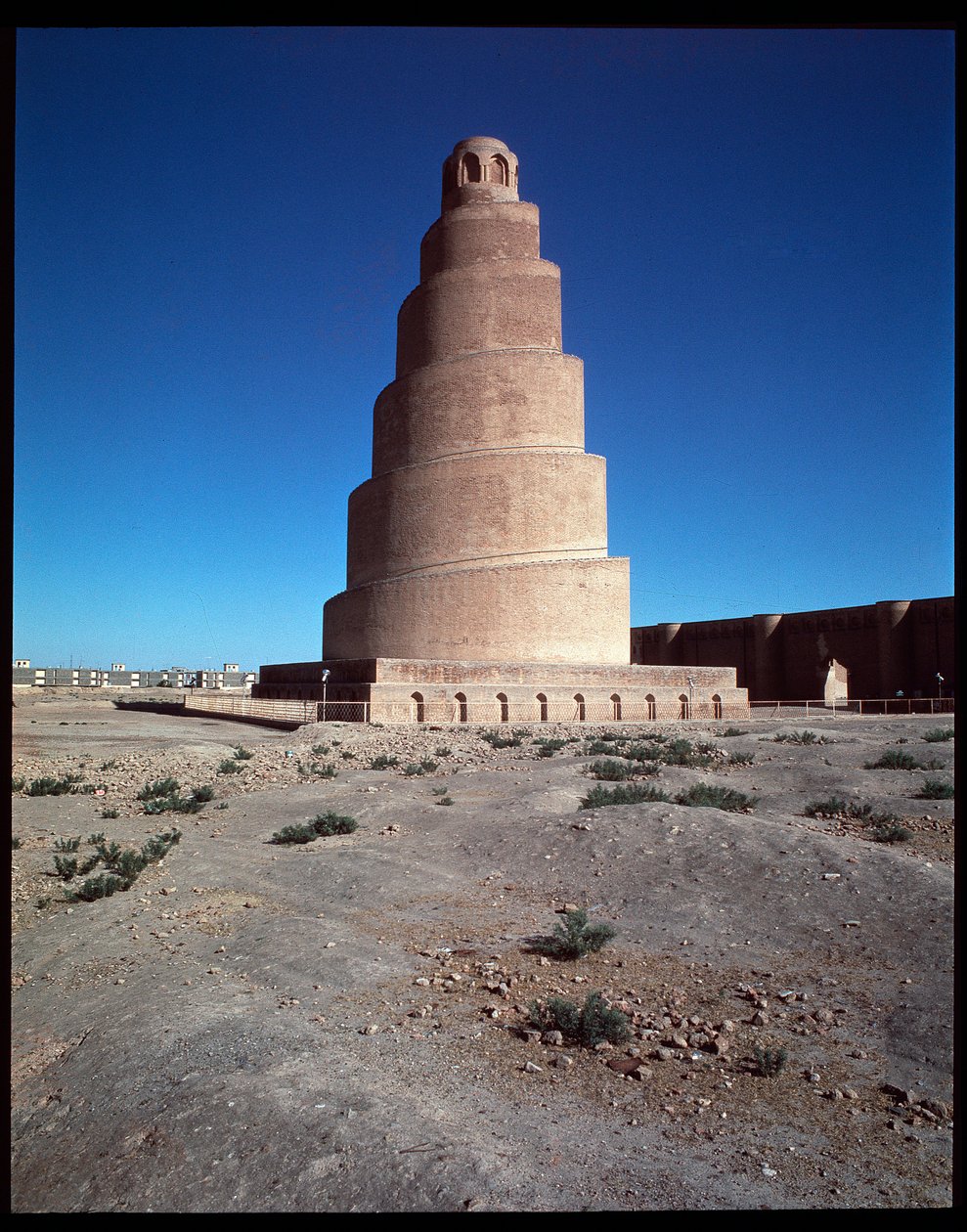 Kilátás a Nagy Mecsetre és minaretjére, a Malwiya-toronyra, 847-852 alkotó: Islamic School