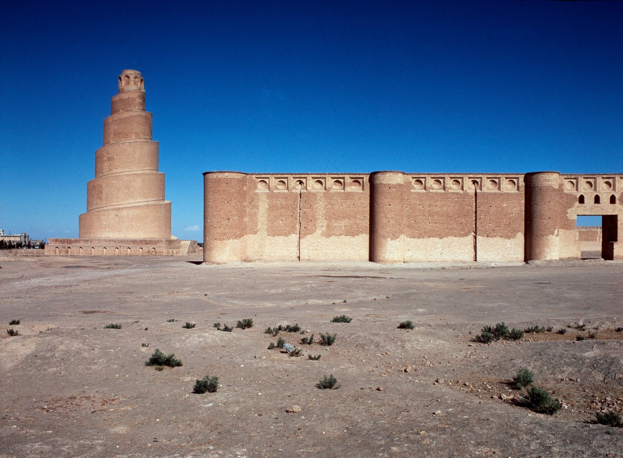 Kilátás a Nagy Mecsetre és minaretjére, a Malwiya-toronyra, 847-852 alkotó: Islamic School